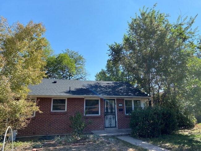 Photo - 3140 S Corona St House