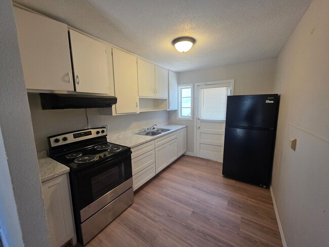 Building Photo - 3001 Curtis Dr Unit 3001 - A