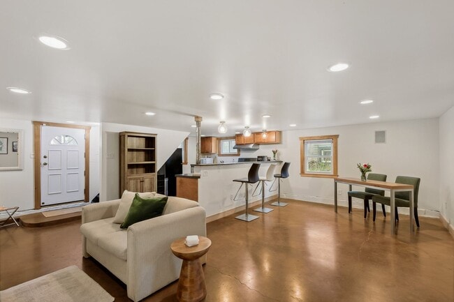 Photo - Georgetown Vibe, Modern Lines!