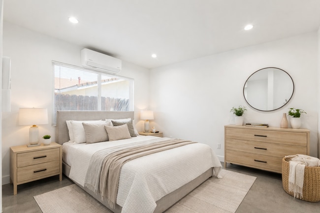 Dormitorio decorado - 23046 Saticoy St Unidad 23046.5