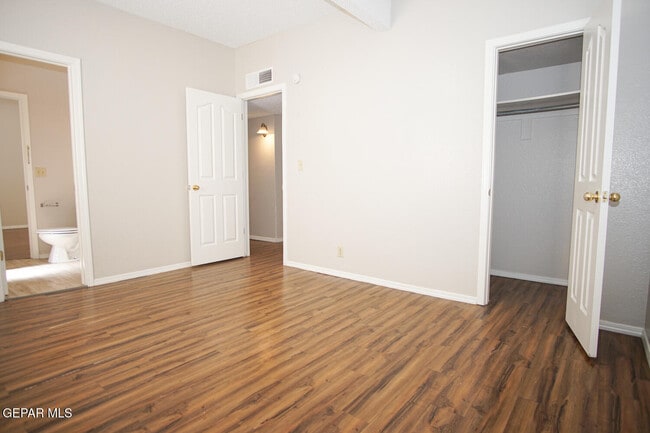 Photo - 3403 Pershing Dr House