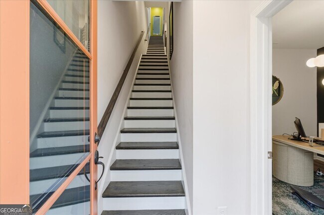 Photo - 444 Latta St NE