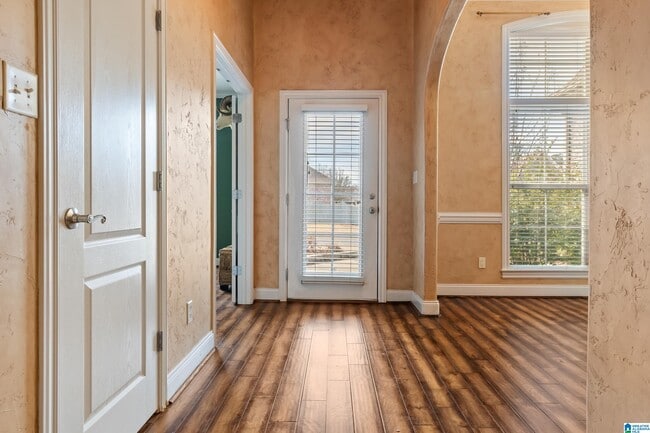 Photo - 310 Chateau Way