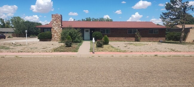 Building Photo - 3 Bed 2 Bath Home!