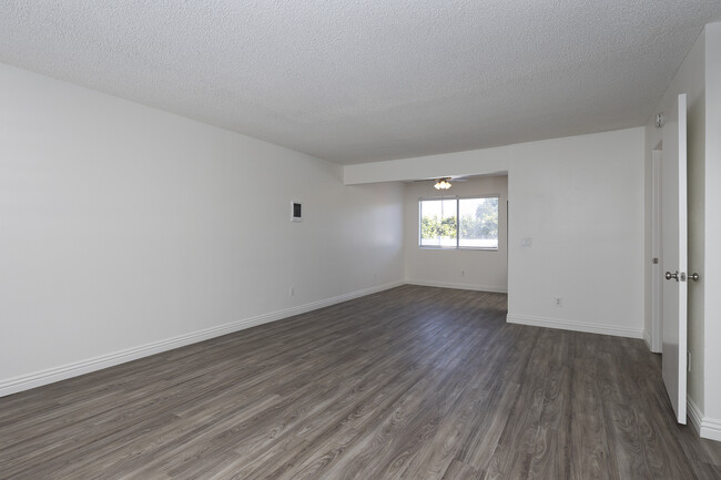1091 Calla Ave