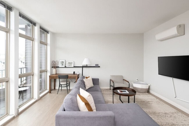 Building Photo - 211 W Mineral St