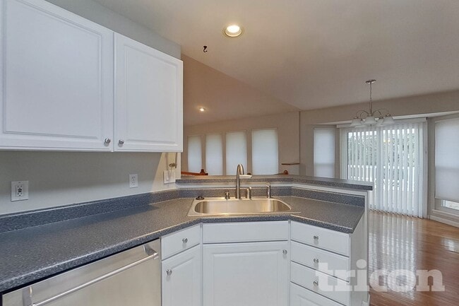 Photo - 935 Squirrels Nest Ct