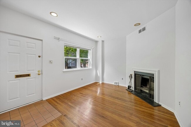 Photo - 517 S Randolph Ct