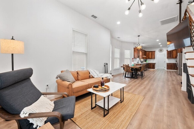Building Photo - 921 E Hattie St Unit ID1301587P Rental