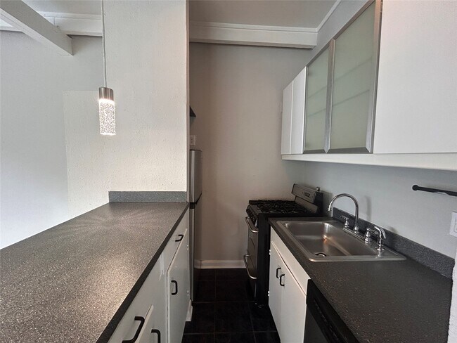 Photo - 219 Marshall St Unidad 214