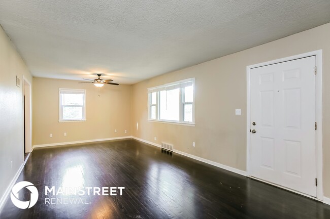 Photo - 215 Maple St