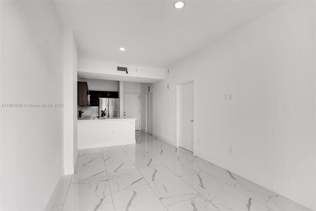 Photo - 1 Curtiss Pkwy Unidad 314