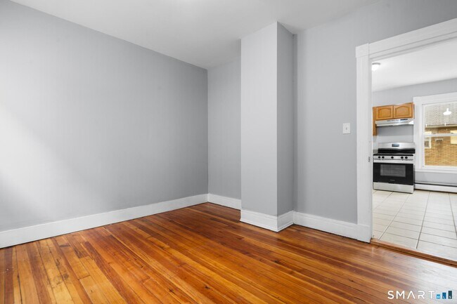 354 Poplar St Unit 2nd Flr