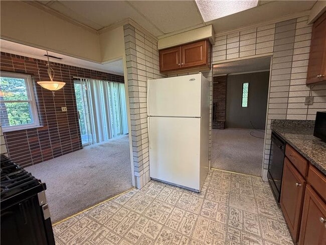 Photo - 735 Athalia St