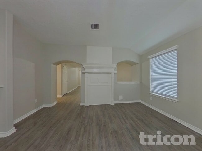 Photo - 729 Forest Ln Dr