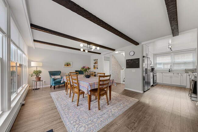 Photo - 2713 W Balmoral Ave Townhome