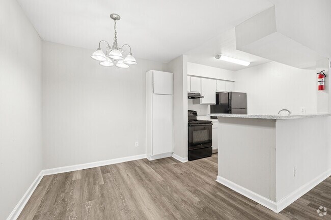 A1A 1BR, 1BA - 660SF - Dining Room
