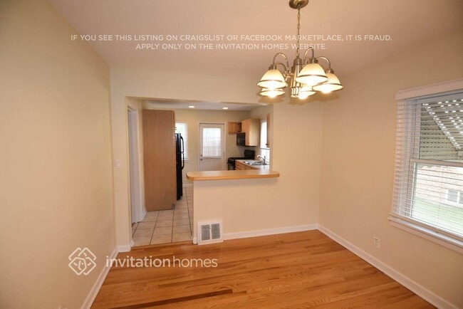 Photo - 1808 W 187th St