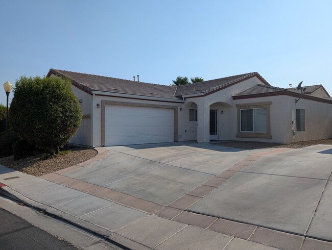 Building Photo - Charming 2BD/2BA townhome for rent in a qu...