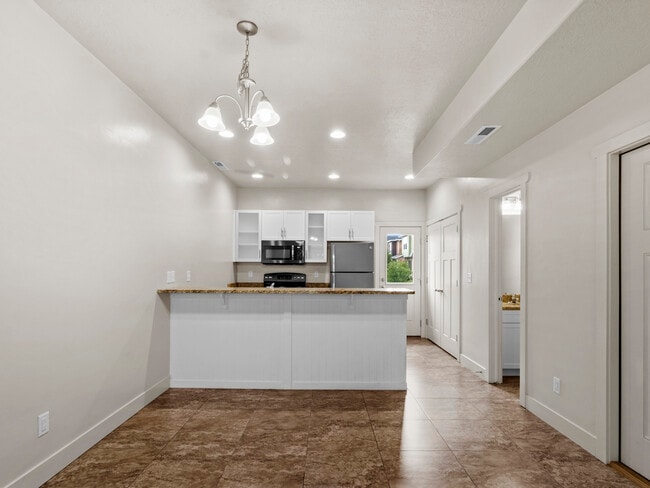 2 x 2.5 Kitchen - South Ridge Townhomes and Apartments