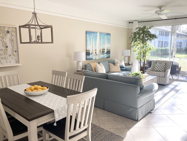 Living Room/Dining Room - 3235 Cypress Glen Way Unidad 302 Rental