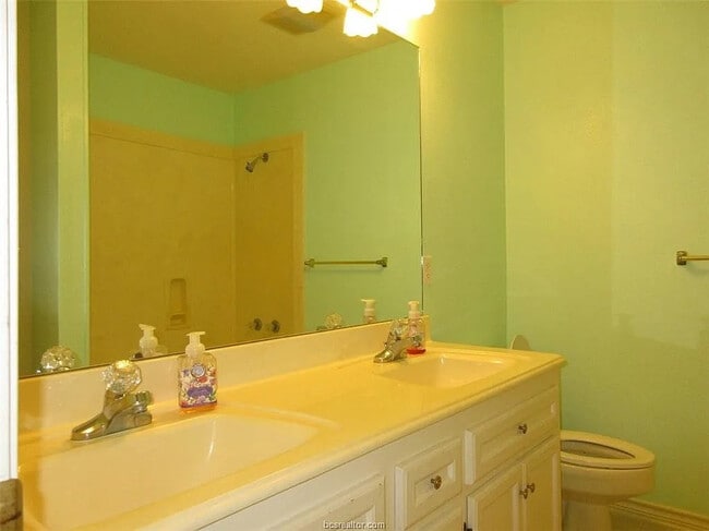 Photo - 704 Aster Dr