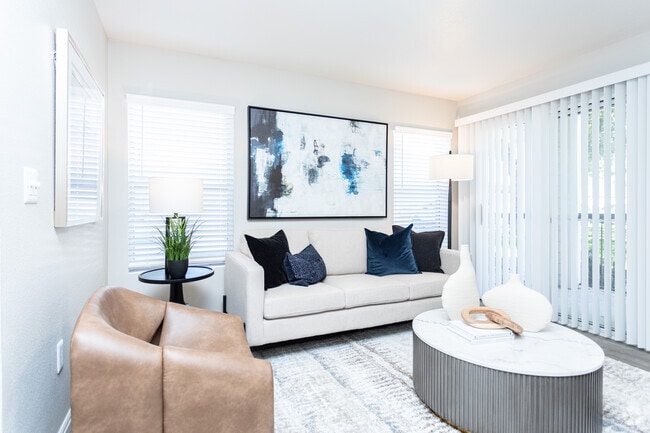 1BR, 1BA - 655SF - Living Room