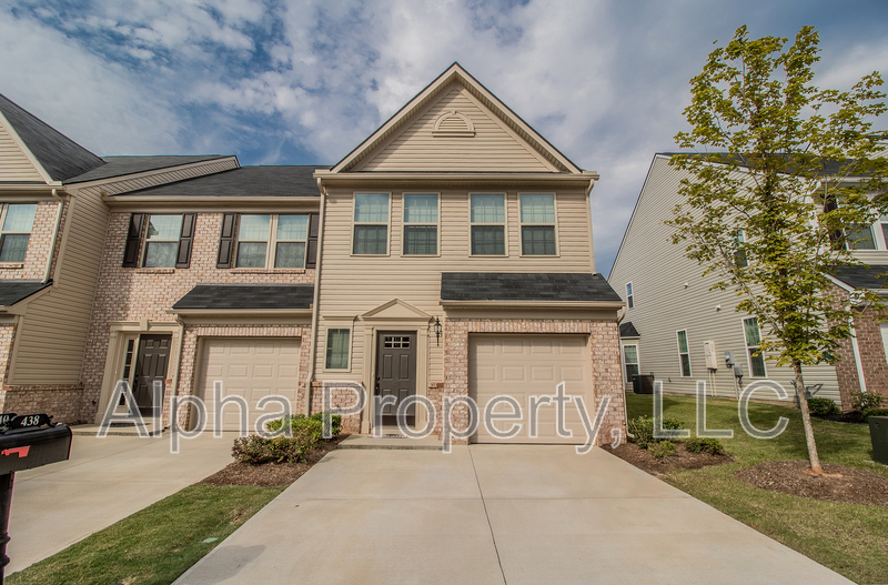 Photo - 438 Christiane Way
