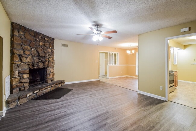 Photo - 2176 Woodfield Park Rd