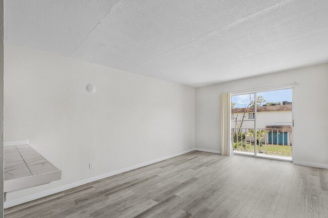 Photo - The Lakeside at 2315