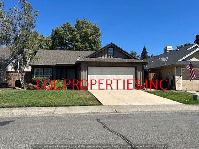 Building Photo - Very Nice Roseville 3 Bedroom 2 Bath Home
