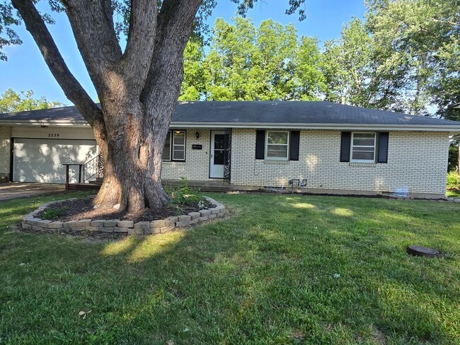Beautiful 4 bedroom behind the Golf Coarse - Beautiful 4 bedroom behind the Golf Coarse House