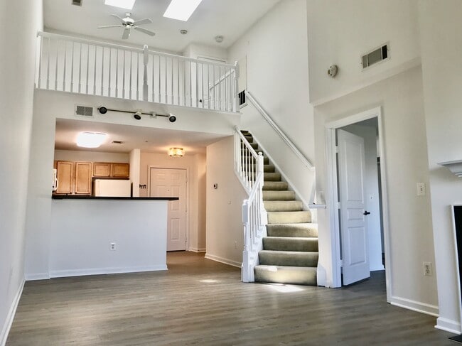 Living to Kitchen and Loft - 12000 Market St Unidad 412 Rental