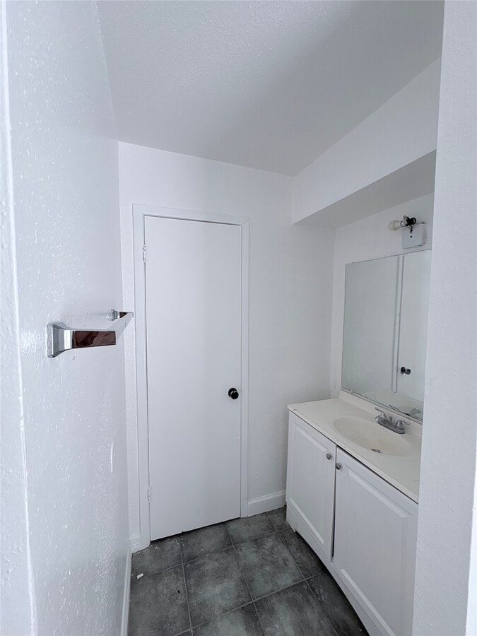 Photo - 5625 Antoine Dr Unit 1615