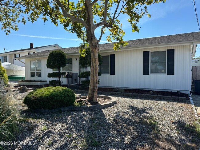 1821 Capstan Dr