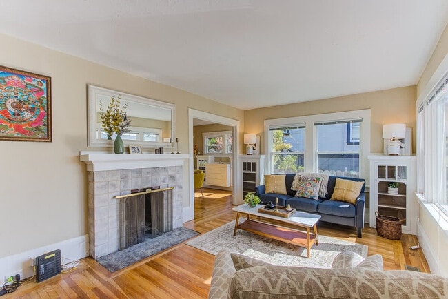 Building Photo - 2243 Woolsey St