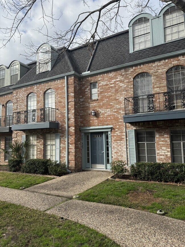 Building Photo - 425 N Post Oak Ln Unit True