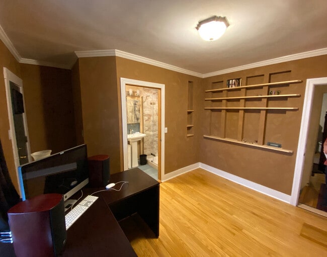 Private Bedroom - 628 Blanton St House