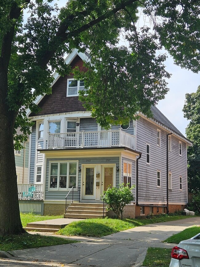 Photo - 2567 N Frederick Ave Unidad 2567