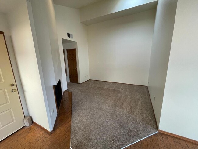 Photo - 5320 Heritage Way NE