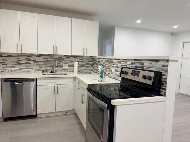 Photo - 650 SW 55th Ave