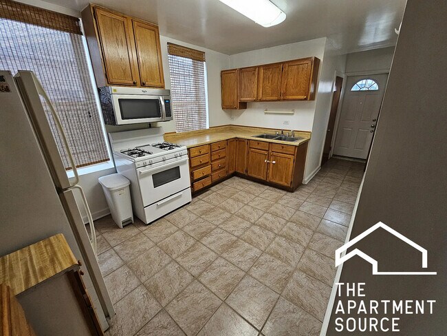 Photo - 3531 W Dickens Ave Condo