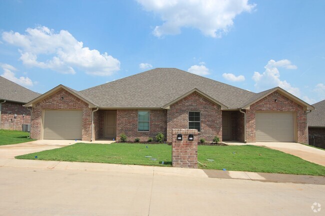 Building Photo - Beautiful 2 Bedroom, 2 Bathroom Townhome i... Unit 6111