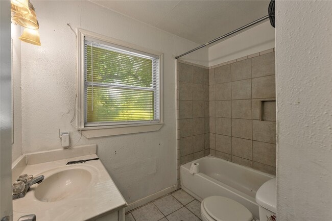 Photo - 3627 Thistle St