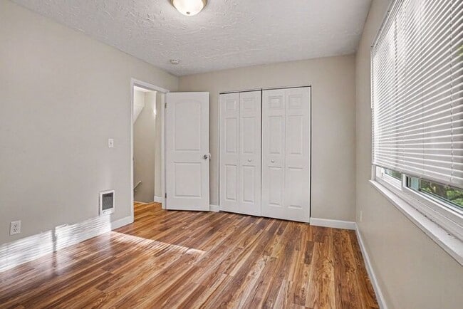 Photo - $150 off move-in when using Rently - $1099- 2 Bedroom Townhome off Westnedge