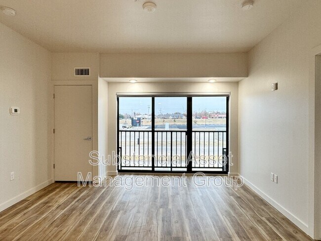 Photo - 1665 Midtown Pl