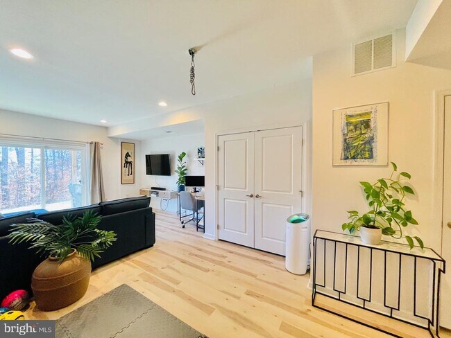 Photo - 127 Streamview Dr