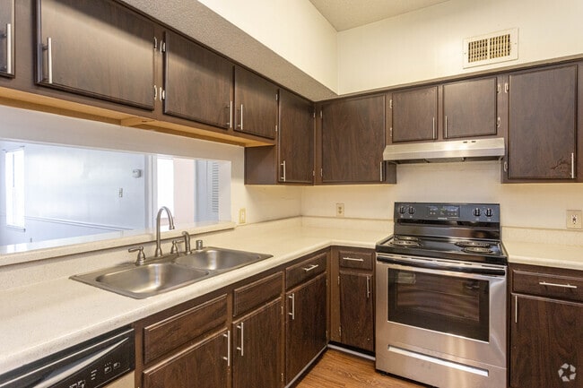 2BR, 2BA - 1,029SF