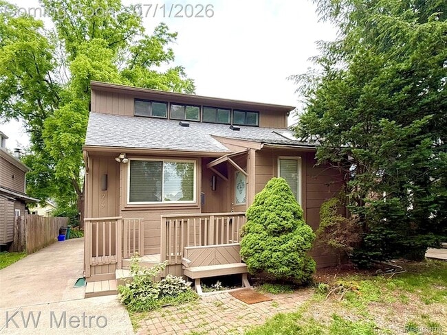 Photo - 799 Emmons Ave
