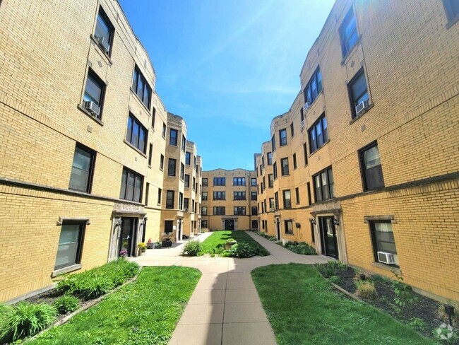Building Photo - 3817.5 N Greenview Ave Rental